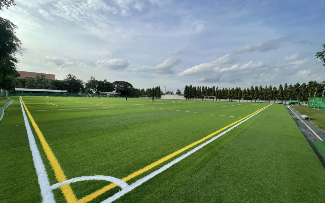สนามฟุตบอลหญ้าเทียมหญ้าจริง – โรงเรียนนานาชาติร่วมฤดี RIS